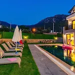 Verdora - 4 Bedroom In Oludeniz Hisaroenue Villa Fethiye