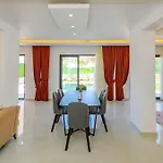 Verdora - 4 Bedroom In Oludeniz Hisaroenue Villa *